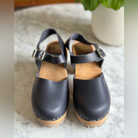 MIA ABBA Navy Blue Clogs sz. 39 New w/o Box - Picture 1 of 6